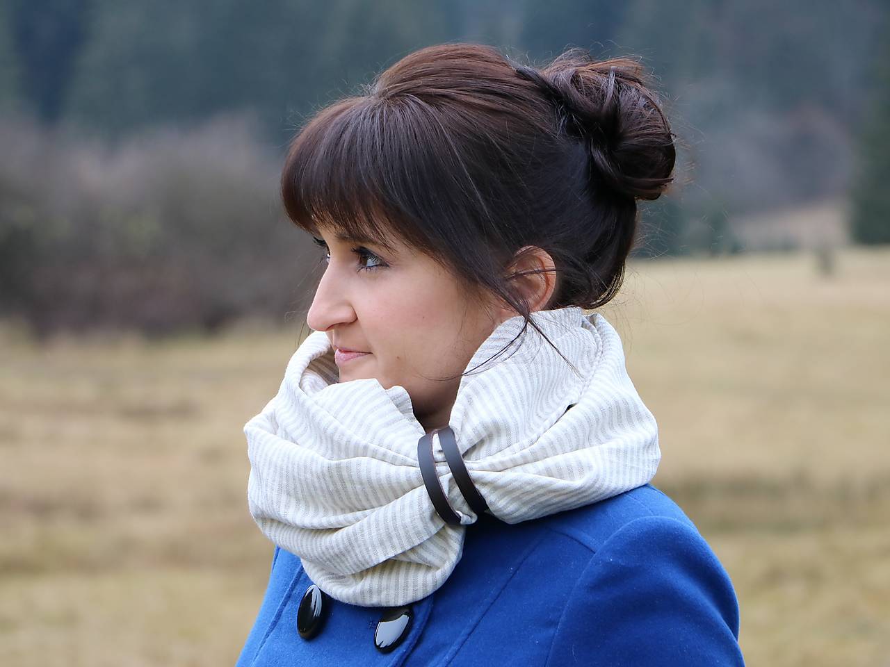 Štýlový unisex ľanový nákrčník béžový pásik tenký