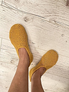 Ponožky, pančuchy, obuv - háčkované papuče/ tlmené žlté - 12793721_