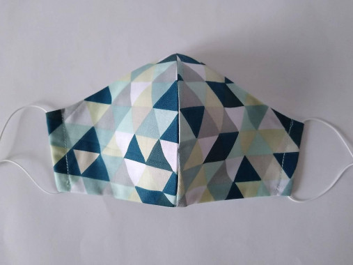 Dizajnové rúško trojuholníky mint tvarované dvojvrstvové