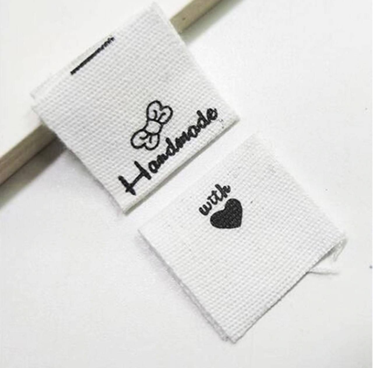 NT103 Nášivka handmade 2 x 2 cm (Mašlička)