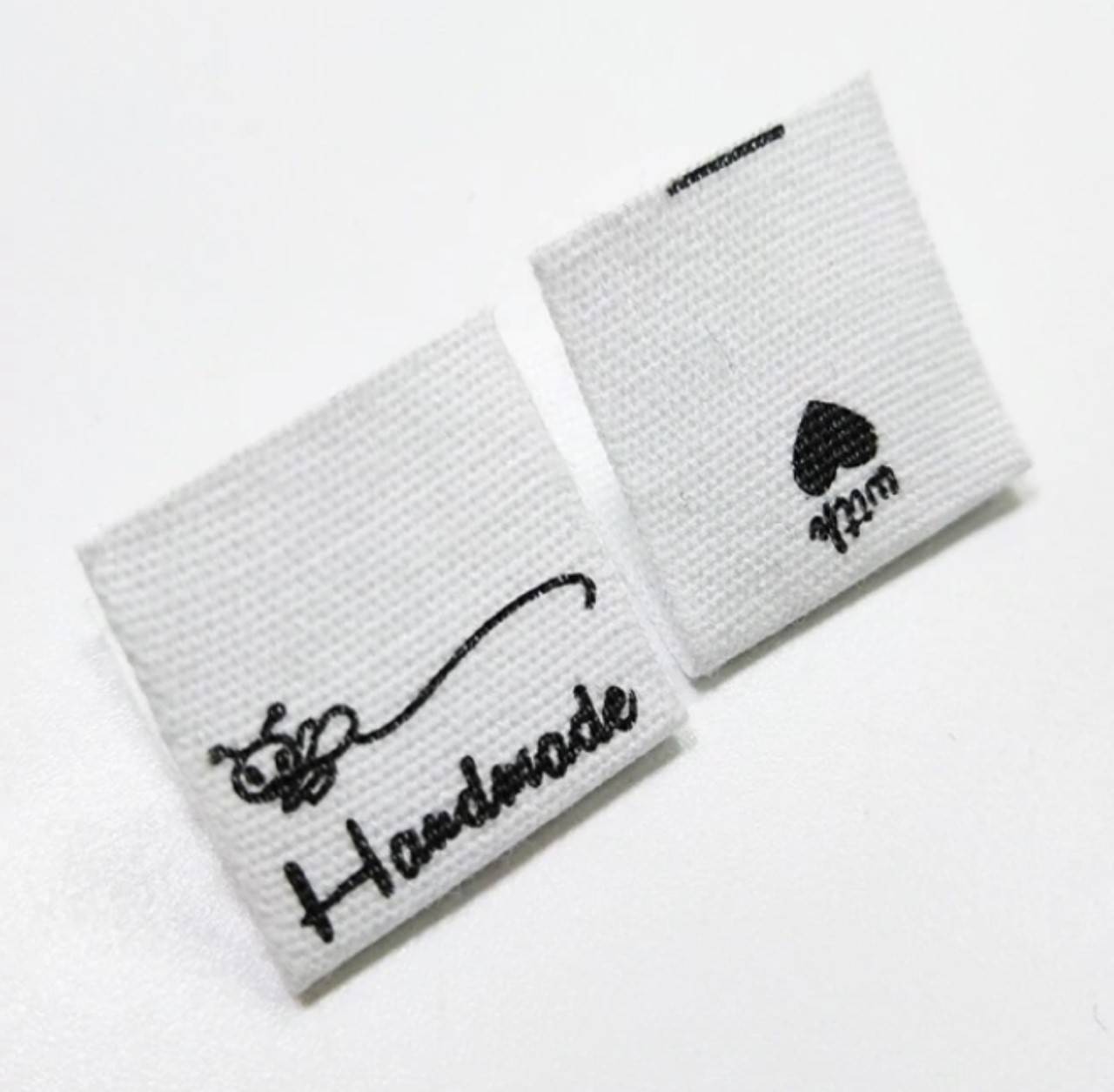 NT103 Nášivka handmade 2 x 2 cm (Včielka)