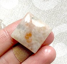 Minerály - Slnečný kameň kabošon / mix tvarov SL1 (č.6) - 12802373_