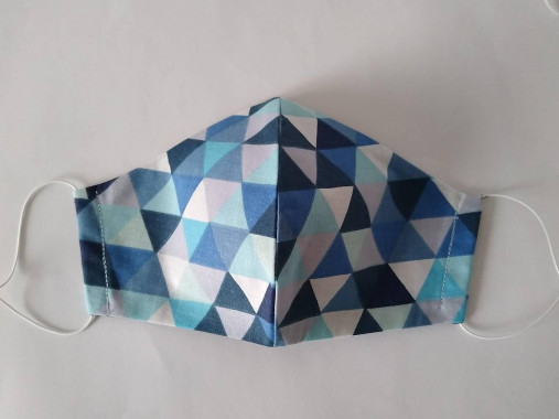 Dizajnové rúško trojuholníky navy tvarované dvojvrstvové