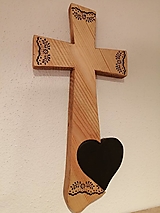 Kríž so srdcom a hnedé okraje