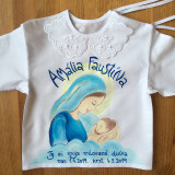 Detské oblečenie - Maľovaná krstná košieľka s bábätkom v náručí Panny Márie - 12814617_
