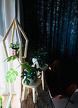 Nábytok - Drevený visiaci stojan na rastliny z kolekcie “Olaf" - 12817614_
