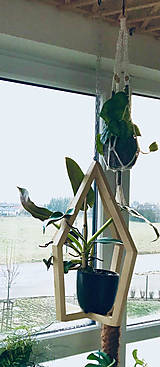 Nábytok - Drevený visiaci stojan na rastliny z kolekcie “Olaf" - 12817615_
