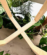 Nábytok - Drevený visiaci stojan na rastliny z kolekcie “Olaf" - 12817617_