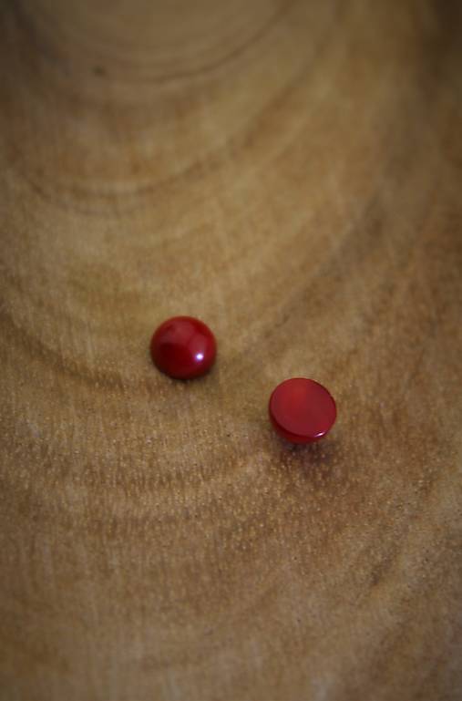 Minerály - koral 6mm kabašon (prírodný červený koral) - 12819718_