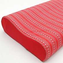 Úžitkový textil - Biele kvietkované pásy na červenej - obliečka na anatomický vankúš - 12825267_
