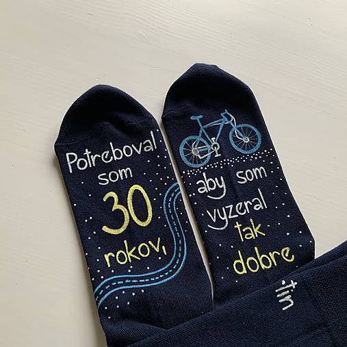 Maľované tmavomodré ponožky k narodeninám (pre cyklistu S MENOM)