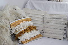 Úžitkový textil - Ručne tkaný vlnený dekoračný vankúš (biela/horčicová) - 12828823_