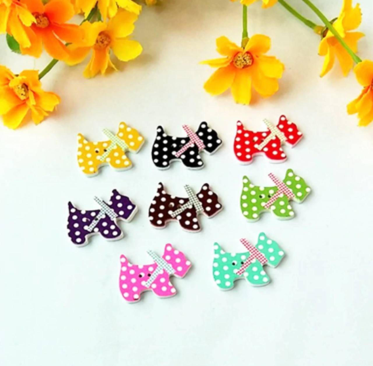 G104 Gombík drevený psíček 2,1 x 2,8 cm 