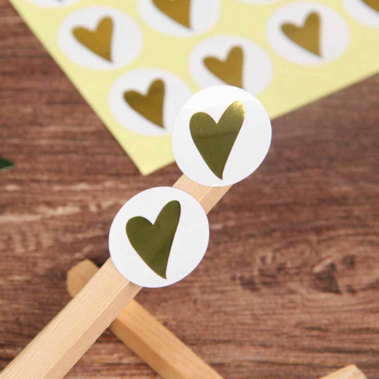 NA101 Nálepka zlaté srdiečko 2,5 cm 