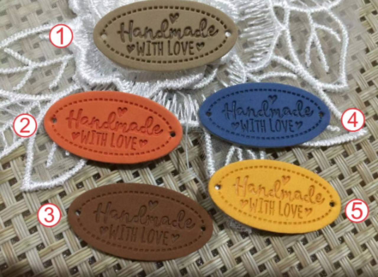 NT101 Koženková nášivka handmade with love 3,2 x 1,6 cm