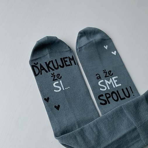 Zamilované maľované ponožky s nápisom: ”Ďakujem, že si / ...a že sme SPOLU” (sivé)
