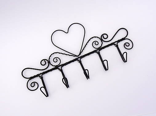 Nábytok - vešiačik ... jednoducho srdce  - 12847522_