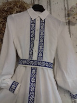 Šaty - "Floral folk" ľanové dlhé košeľové šaty  (biely ľan - modro biela bordúra) - 12844165_