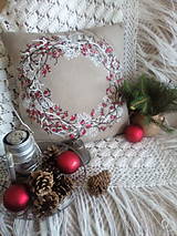 Úžitkový textil - Vankúš -zimny veniec šípok a bobúľ s trávami - 12860674_