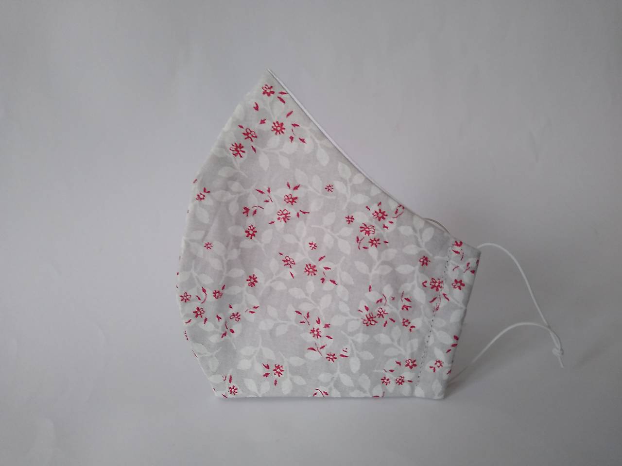 Dizajnové rúško biele lístky červené kvietky tvarované dvojvrstvové