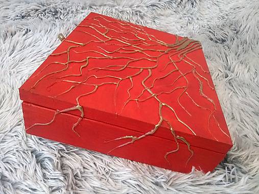 Red hot love chest - 29 x 25 x 9 cm