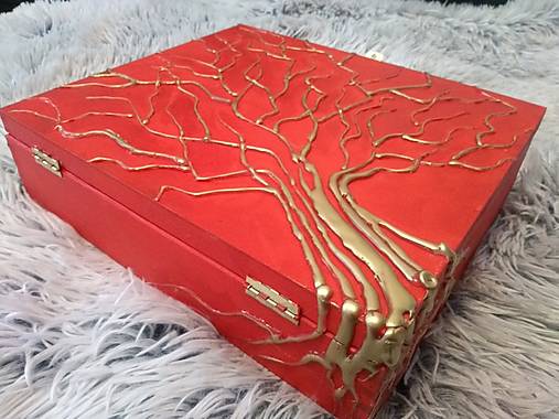 Red hot love chest - 29 x 25 x 9 cm