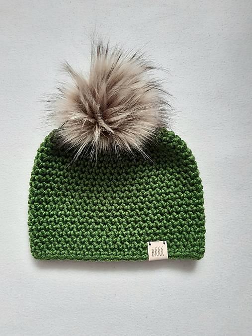  - Zimná čiapka výrazná zelená s veľkým brmbolcom - 12877578_
