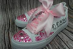 Ponožky, pančuchy, obuv - Svadobné topánočky s rôznofarebnými kamienkami a perličkami+ text+ kvety - 12884757_