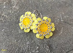 Náušnice - Žiarivé citrónové opálové kvetinky - 12884057_
