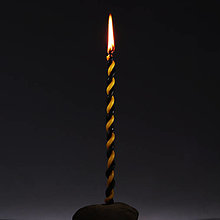 Sviečky - Špirála - Ručne máčaná a zapletená sviečka z včelieho vosku (Čierno - žltá) - 12881555_
