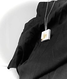 Náhrdelníky - POSLEDNÝ KUS - betónový prívesok SHINE (biela, zlato) - 12886439_
