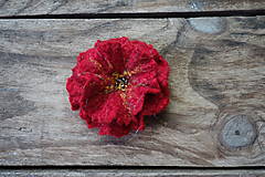 Brošne - Plstená brošňa - červený kvet - 12898631_