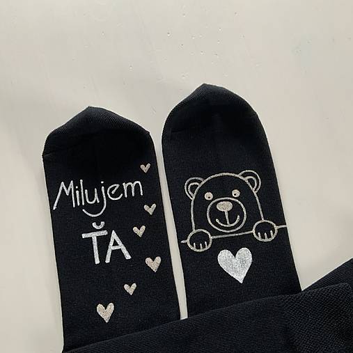 Zamilované maľované ponožky s nápisom: “Milujem Ťa / (Čierne)