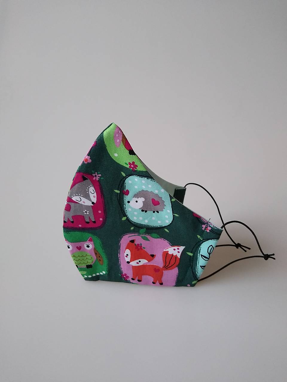 Dizajnové rúško zvieratká na zelenom tvarované dvojvrstvové
