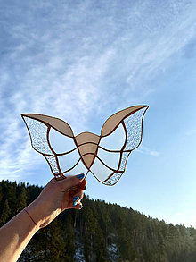 Dekorácie - Zavesná dekorácia motýľ - 12913232_