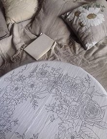 Úžitkový textil - Maľovaný ľanový obrus "Kvetinový veniec" - 12926348_