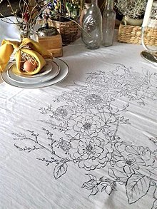 Úžitkový textil - Maľovaný ľanový obrus "Kvetinový veniec" - 12926355_