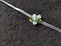 Náramky - Greenery kvetinové náramky pre svadobné družičky  (s jedným kvietkom) - 12937639_