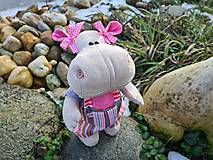 Hračky - Dievča hrošík s ružovým overalom - 12941635_