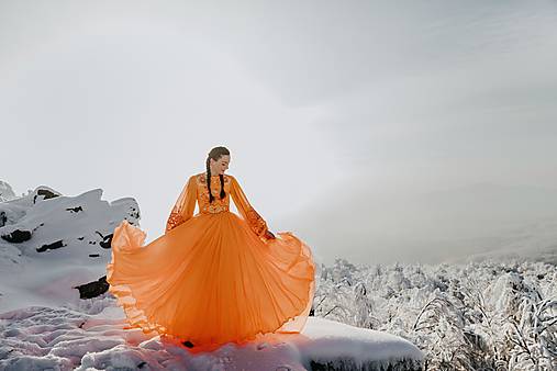 oranžové šifónové šaty Očovianka