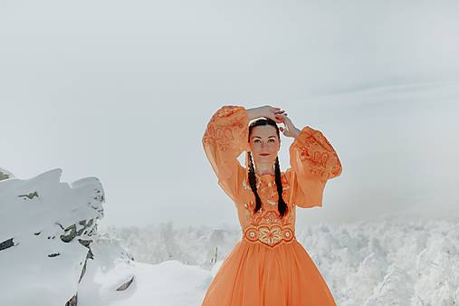 oranžové šifónové šaty Očovianka