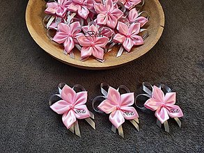 Svadobné pierka - Malé ružovo strieborné kvetované pierka pre hostí - 12945560_