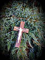 Dekorácie - Drevený kríž-Ježiš na kríži - 12950565_