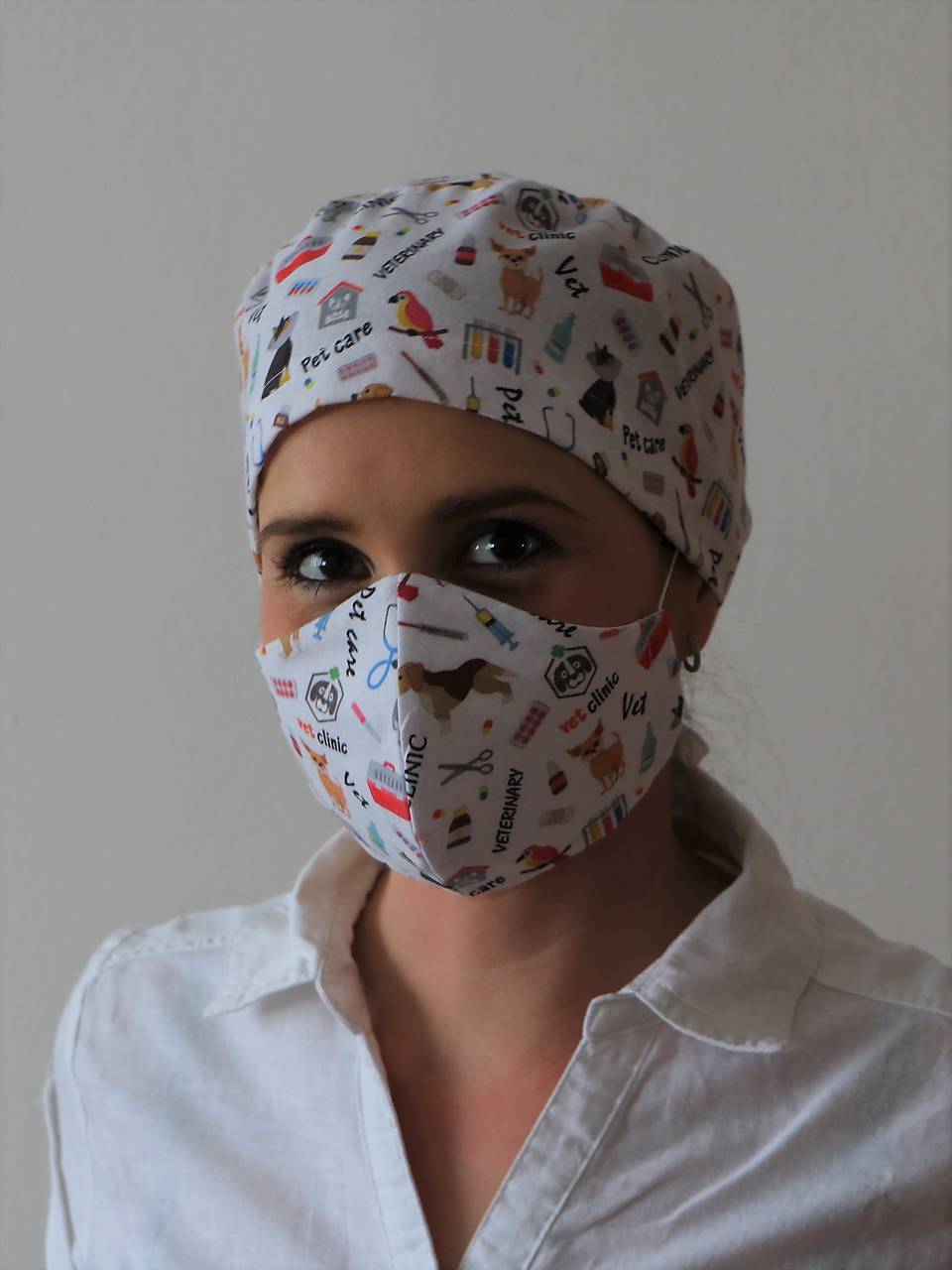 Dizajnová operačná / chirurgická čiapka zverolekár