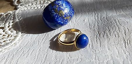 Prstene - Pozlátený strieborný prsteň Lapis lazuli - 12952043_