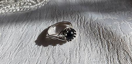 Prstene - Strieborný patinovaný prsteň ÓNYX - 12952203_