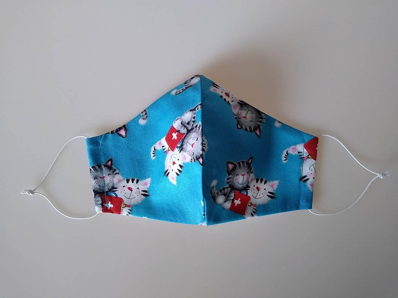 Dizajnové rúško mačky lekárky tvarované dvojvrstvové