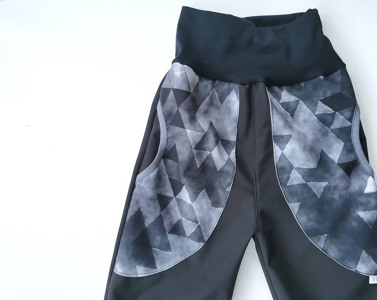 Softshellové nohavice "black&triangles" 