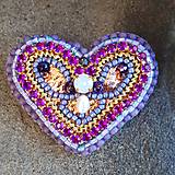 Brošne - Srdcomilka motýlia-brošňa v tvare srdca - 12959318_