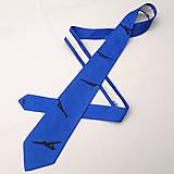 Pánske doplnky - Tmavší modrá hedvábná kravata s letadly 12193068 - 12960924_